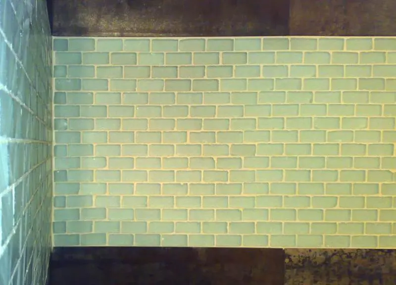 Green rectangular wall tiles with fine grout lines