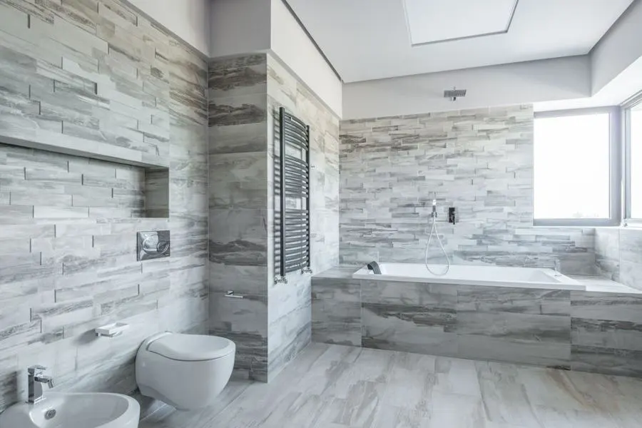 Bathroom with grey and white stone-pattern walls and floor